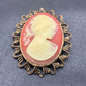 Vintage Cameo Brooch